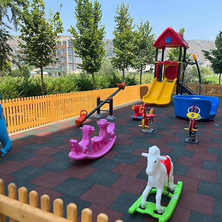 Domus Hotel & Apartments Шенджин Экстерьер фото